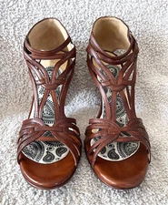 Cole Haan Verona Air T-Strap Sandal Pump Woodbury color Size 11 M w/ Box + bag