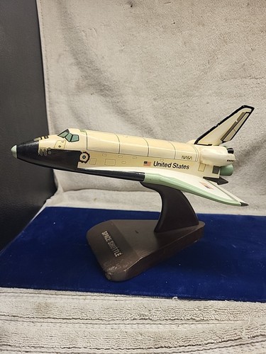 NASA US Space Shuttle Discovery Orbiter Desk Display Spacecraft 1/100 ...