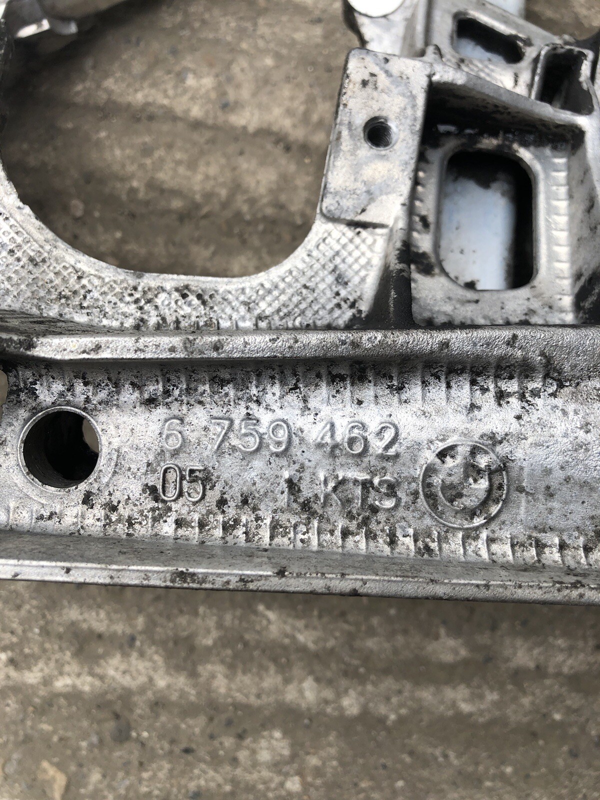 BMW 5 SERIES E61 E60 GENUINE FRONT SUBFRAME AXLE 6759461 6759462  