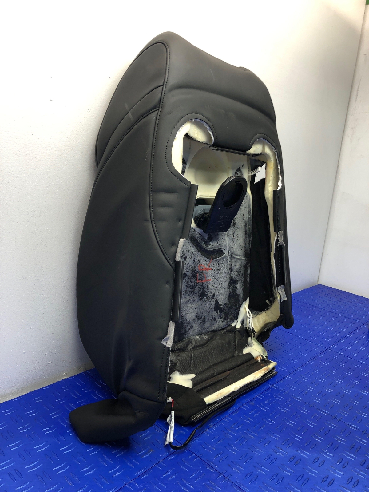2013-2021 MASERATI QUATTROPORTE 156 FRONT RIGHT UPPER SEAT CUSHION *NEEDS REPAIR