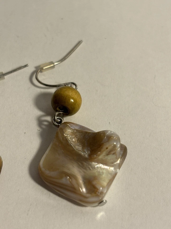 vintage Natural Color Mother of Pearl Shell Handmade Drop Dangle Hook Earrings - Image 2 of 4