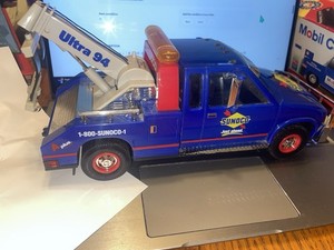 Sunoco 1996 Collector's Edition Tow Truck  in Mobil 1995 tow truck box