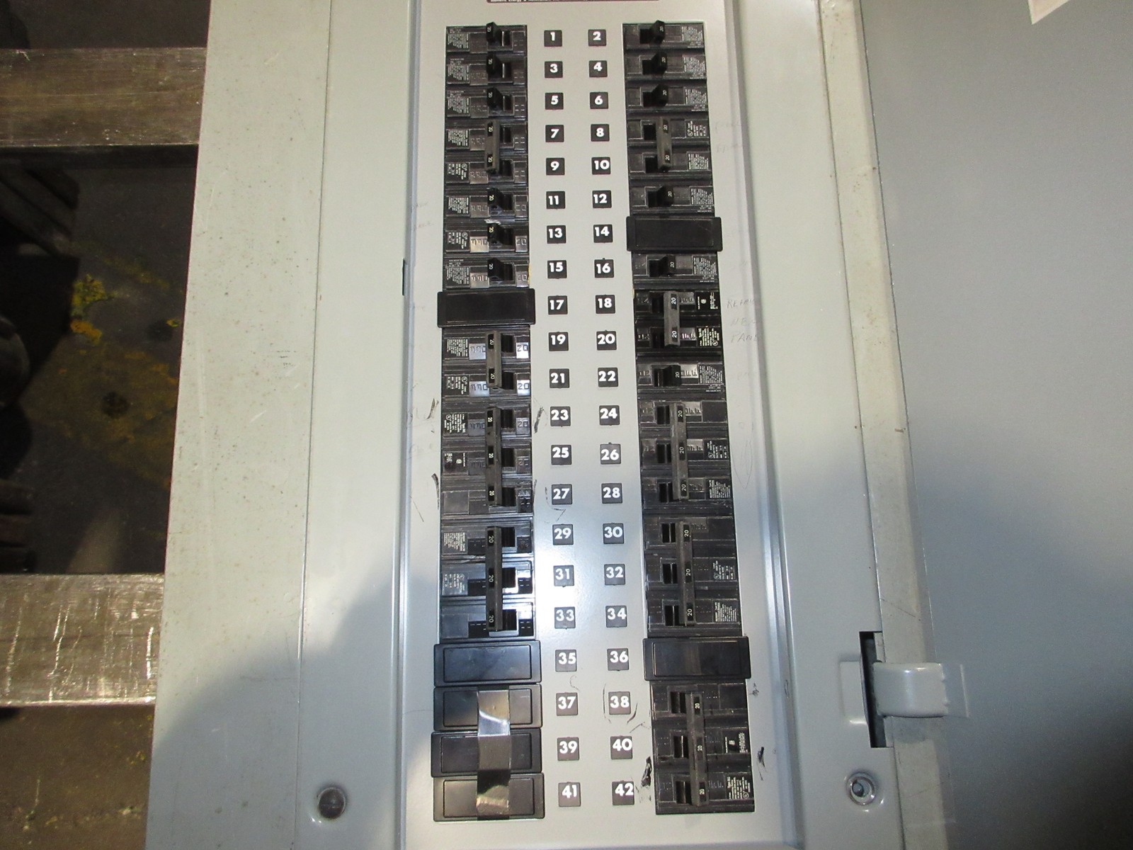 Siemens Main Lug Breaker Panel BG42ML4100STM 100A Max 208Y/120V 3Ph 4W Used