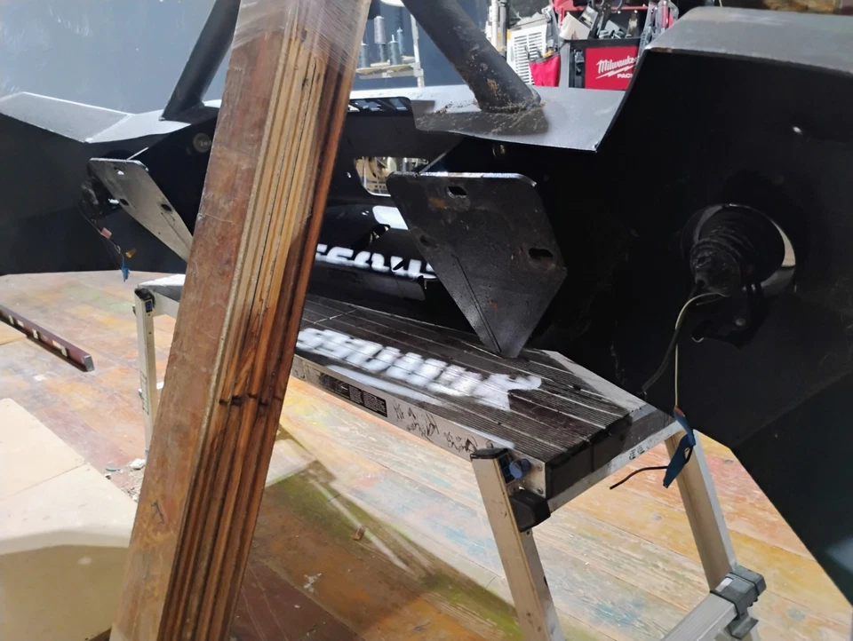 Protector de cepillo delantero cruzado de hierro 15 Silverado o Ram Foto 3 de 3