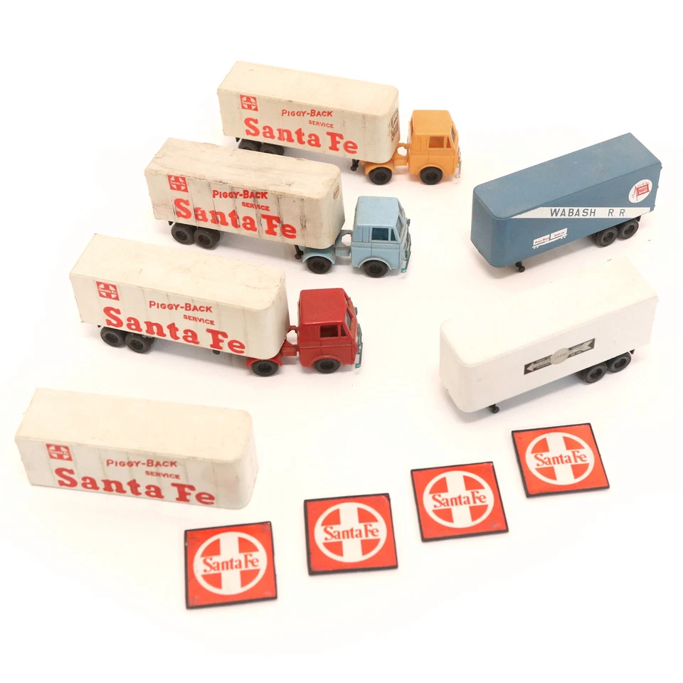 Ho Scale lot - Semi Trucks, Santa Fe Piggy Back Trailers by Tyco for 1:87 Trains - Image 2 of 4