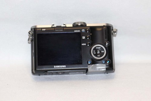 Samsung NX100 Funzionante Per Hobbisti - Difettoso, small defect - Foto 8 di 13
