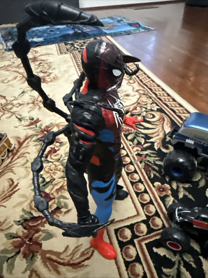 Figura de acción Spider-Man Marvel VenomVersus Liquid Shifter con accesorios,... Foto 2 de 4