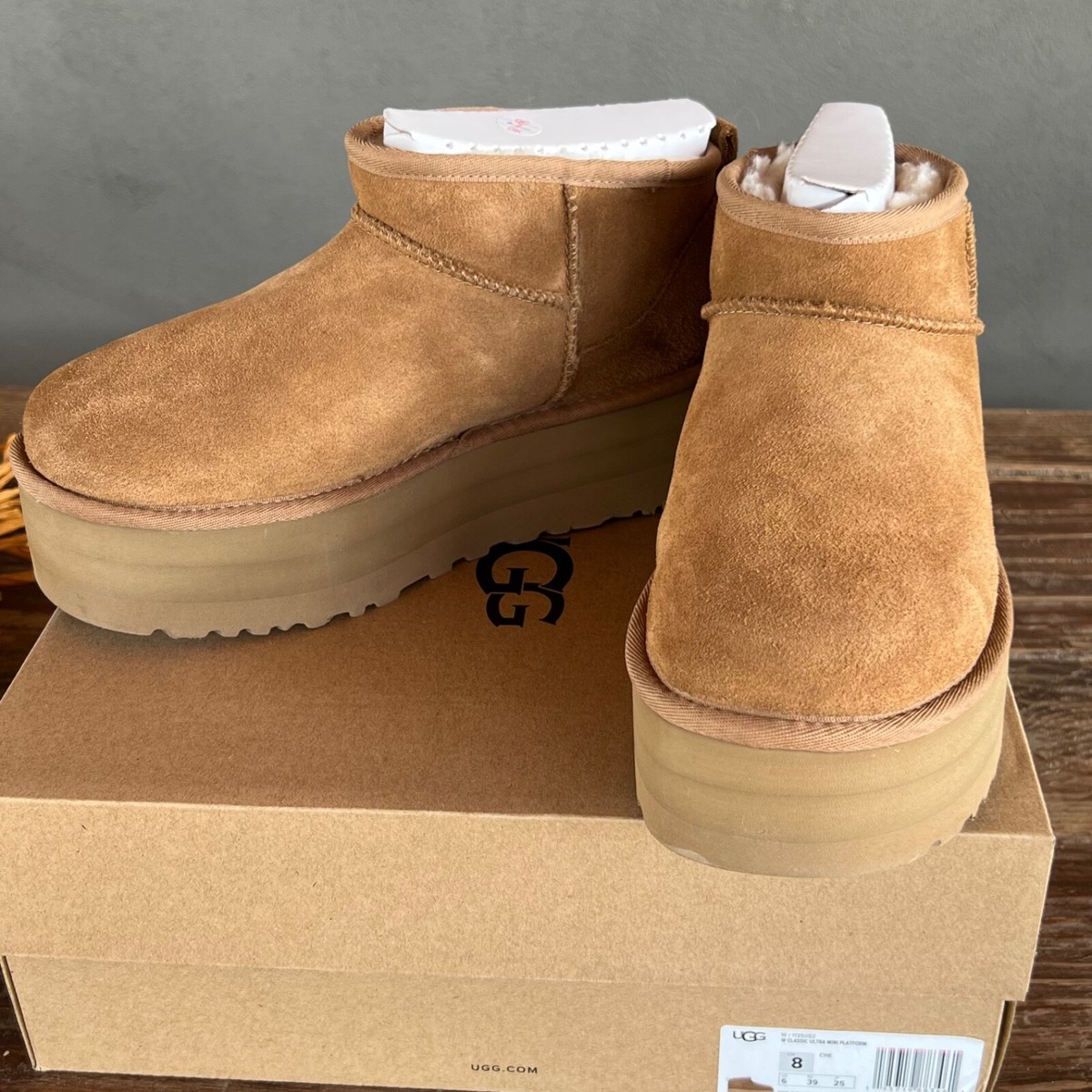 UGG CLASSIC ULTRA MINI PLATFORM SIZE 8 BRAND NEW IN BOX UGG CLASSIC ULTRA MINI PLATFORM SIZE 8 BRAND NEW IN BOX