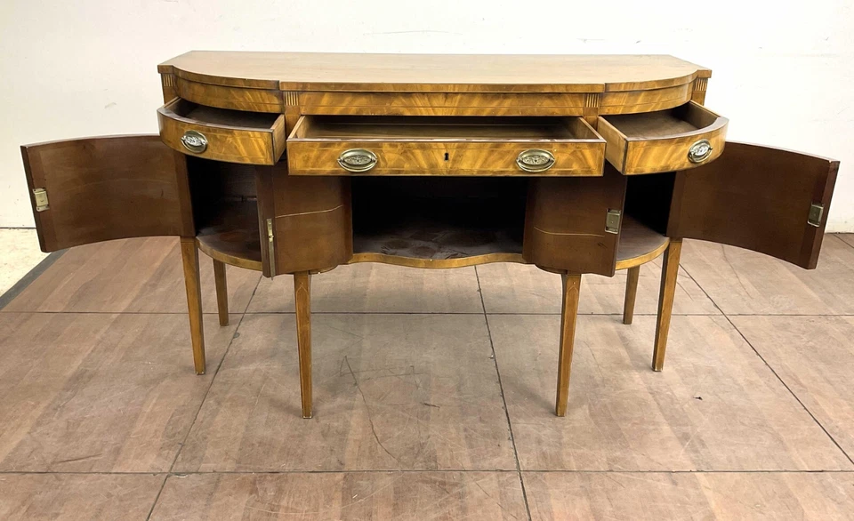 Kittinger CW-26 Colonial Williamsburg Llama Caoba Aparador Incrustaciones Raro Foto 3 de 4