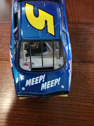 Terry Labonte #5 Kelloggs Looney Tunes 2001 Monte Carlo Clear Window Bank - Picture 3 of 5