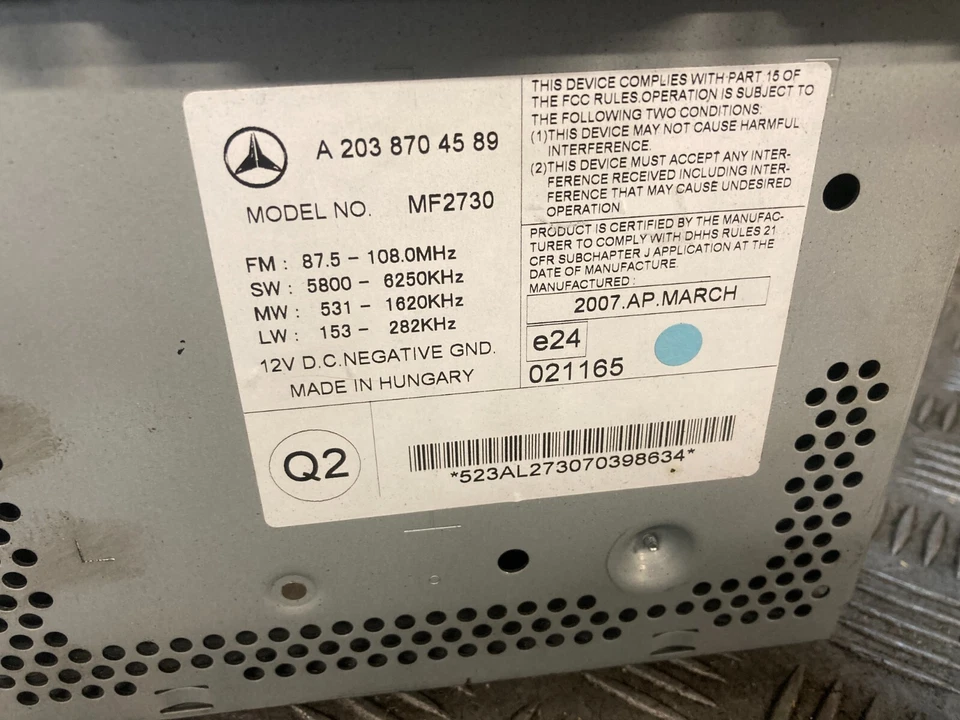 MERCEDES BENZ C180 W203 RADIO CD PLAYER HEAD UNIT A2038704589 - Image 3 of 3