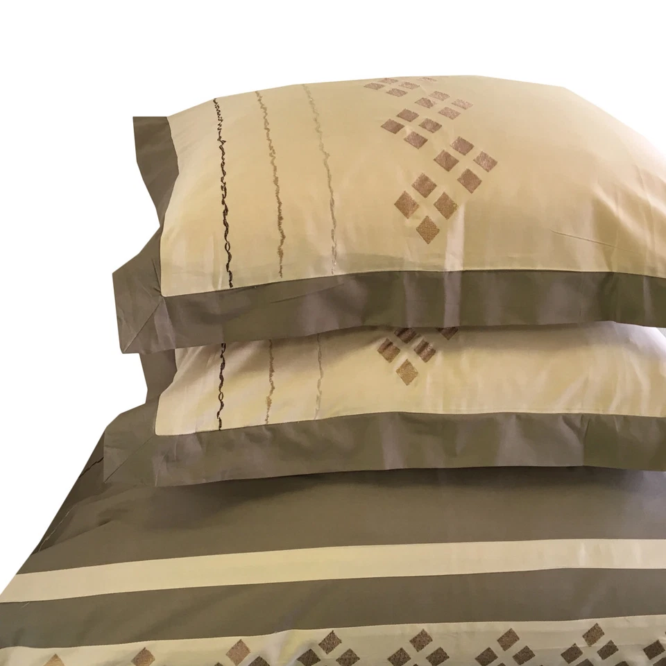 Elegant Stylish Lakewood Embroidered Combed Cotton 3-PC Duvet Cover Set 300 TC - Image 3 of 4