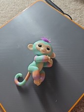 Fingerling Rainbow Monkey- Heads Eyes Move Talks Electronic Mini