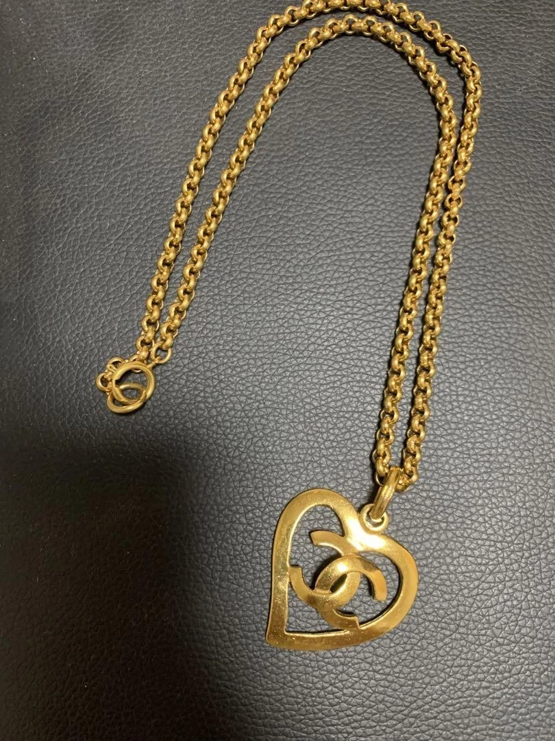 Collana CHANEL marchio cocco motivo cuore
