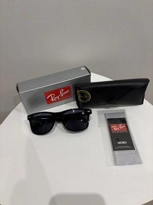 Ray-Ban Wayfarer Original Noir — Neuf avec Boîte et Accessoires Complets - Photo 1/4