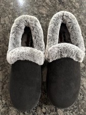 SKECHERS - BLACK SLIPPERS FAUX - FUR LINING SZ. 8
