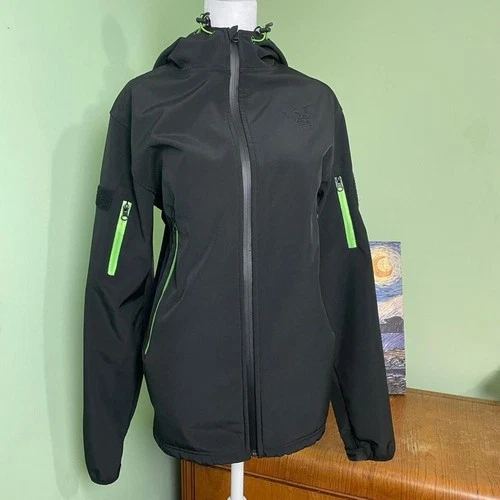This is one listing for a razer brand hooded jacket - product listing photo