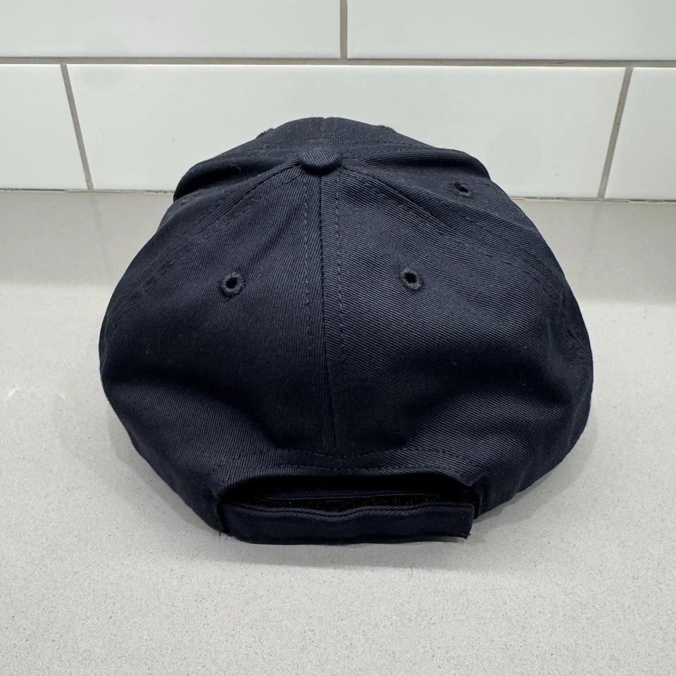 Sombrero Cadillac azul oscuro con correa trasera sombrero de papá Foto 4 de 4