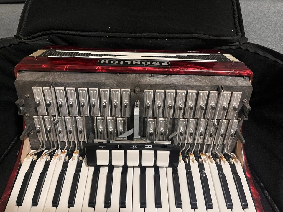 Acordeón Fröhlich Handel rojo 72 bajo con bolsa - Imagen 3 de 4