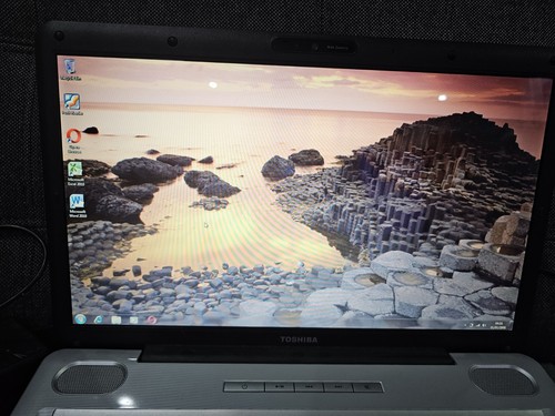 K1046 Toshiba Satellite L550 17” Laptop Pentium Dual Core 2.2G 4GB RAM 128GB SSD - Picture 2 of 16