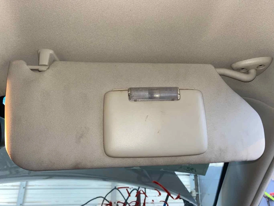 Used Right Sun Visor fits: 2008 Chrysler 300 w/illumination Right Grade A - Изображение 2 из 4