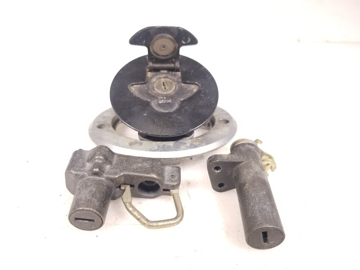 1996 96 Kawasaki GPZ1100 Lock Set Gas Cap Lock (no key) Free