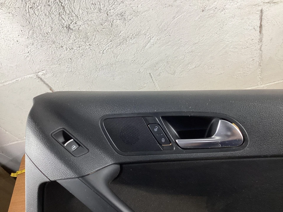 2011-2013 VOLKSWAGEN Tiguan T5 Rear Right Passenger Door Card Panel 867012B OEM. - Image 4 of 4
