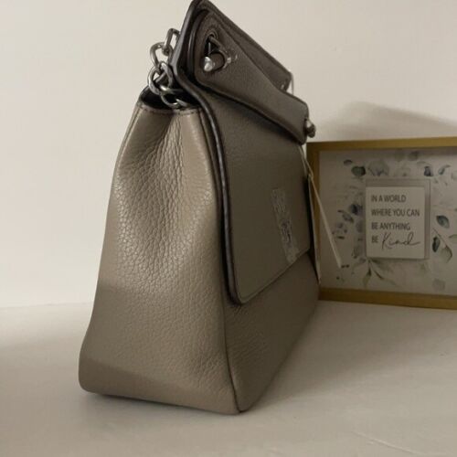 ๐ผ๐ฆ Tory Burch ๐ผ๐ฆ Borsa a tracolla Britten Flap grigio francese ๐ผ GB22 - Foto 3 di 8