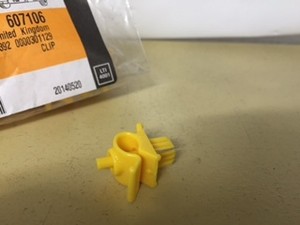 London Taxi LTI//LTC GENUINE TX2 Bonnet Stay Clip