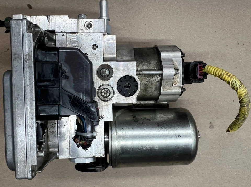 2008-2013 ESCALADE YOKON TAHOE HYBRID ABS ANTILOCK BRAKE PUMP ASSEMBLY OEM - Image 3 of 4