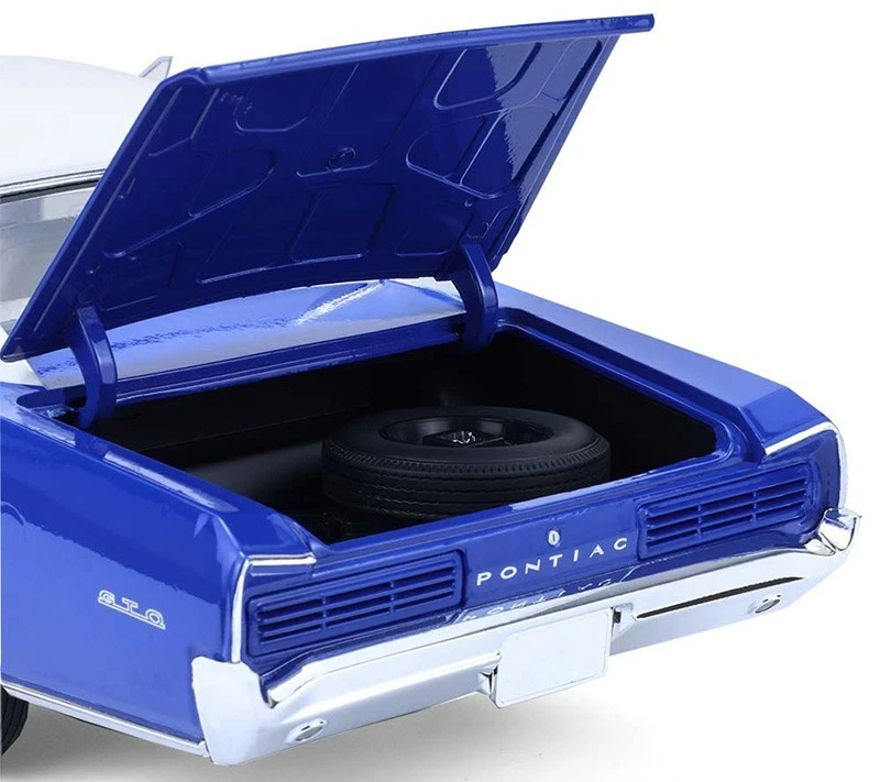 Highway 61 1966 Pontiac GTO Barrier Blue with White Top HWY-18047 1:18  - Image 4 of 4