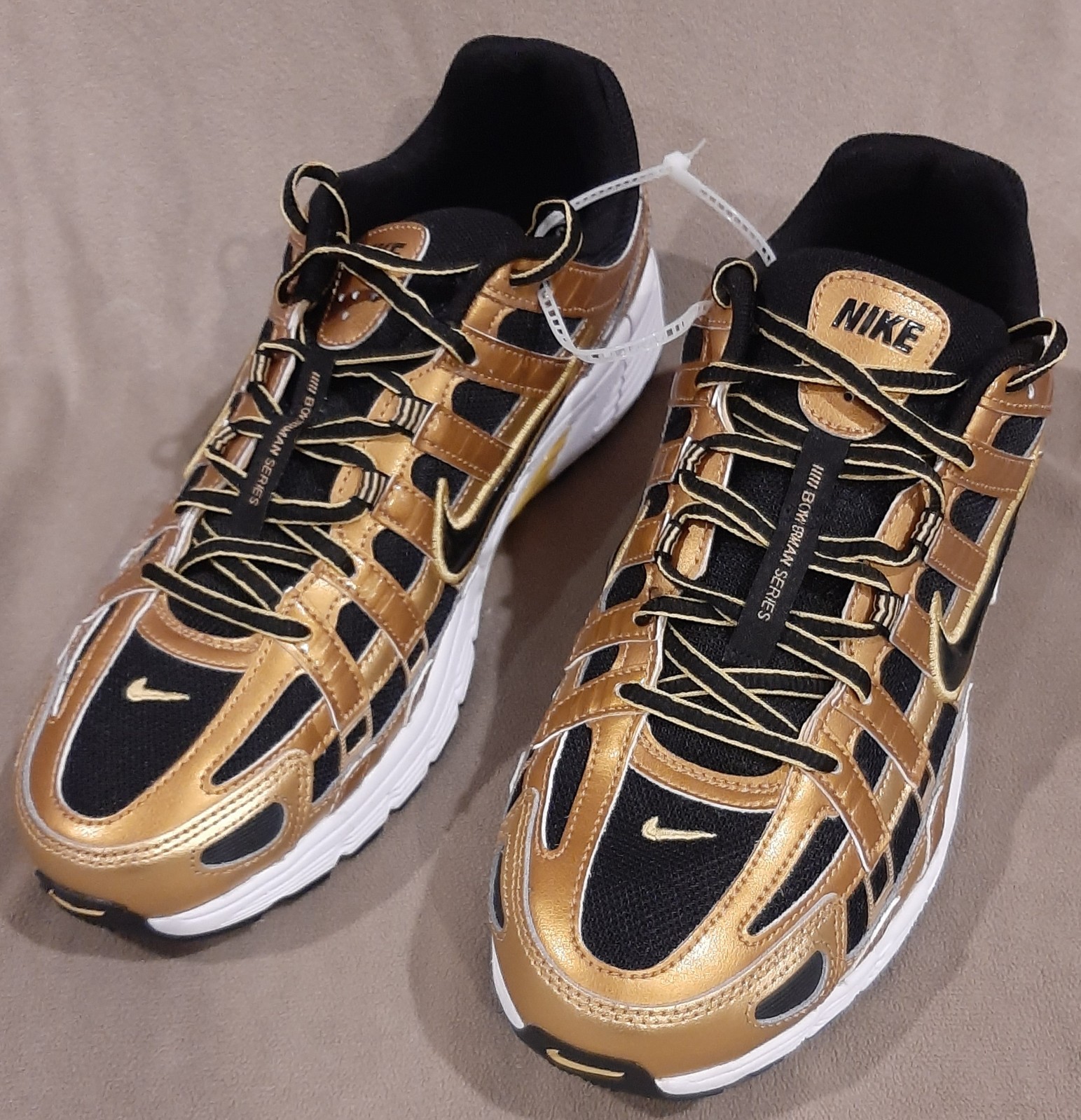 NWOB Mens Nike P-6000 Infinite Metallic Gold Black Size 10.5 HQ3030-700 Running