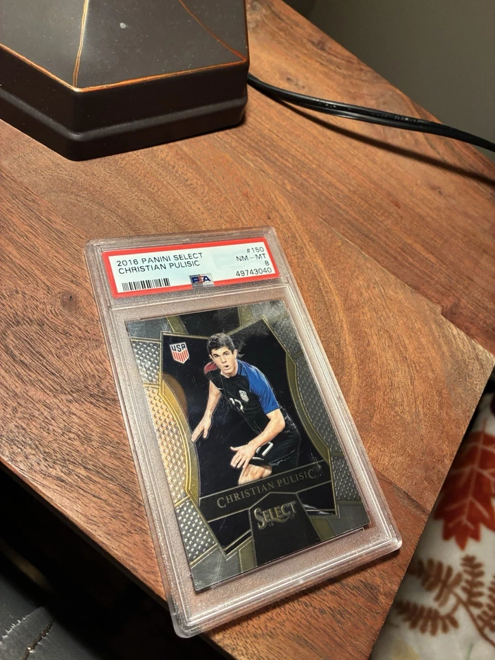 2016 17 Panini Select Soccer # 150 Christian PULISIC EUA RC Rookie PSA 8 QUASE PERFEITO-PERFEITO - Imagem 3 de 4