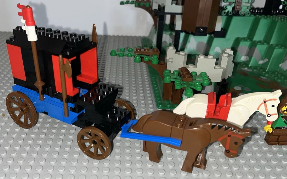 Lego 6079 Castle Dark Forest Fortress Set Vintage - Image 4 of 4