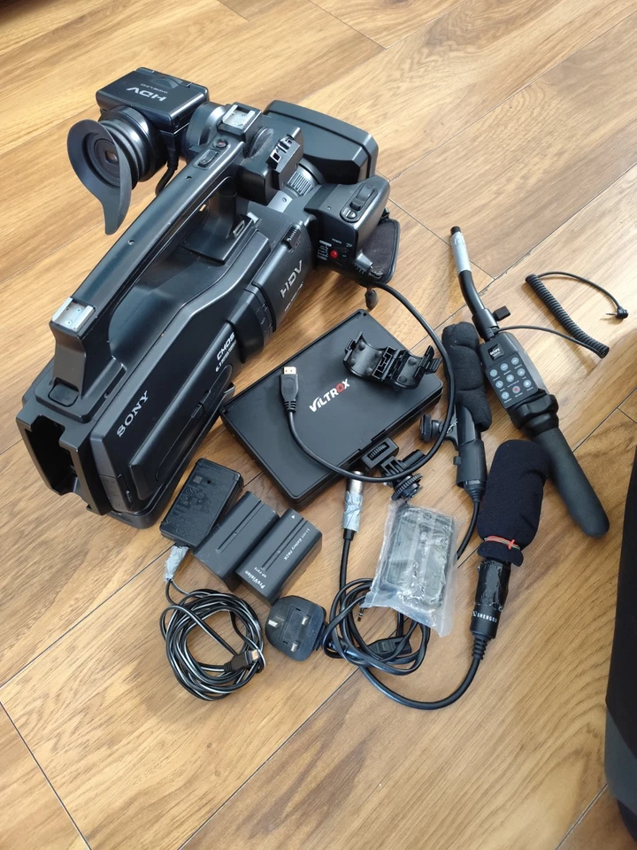 SONY HVR-HD1000E/1000P  HDV. MiniDV Camcorder with EXTRAS - Image 2 of 4