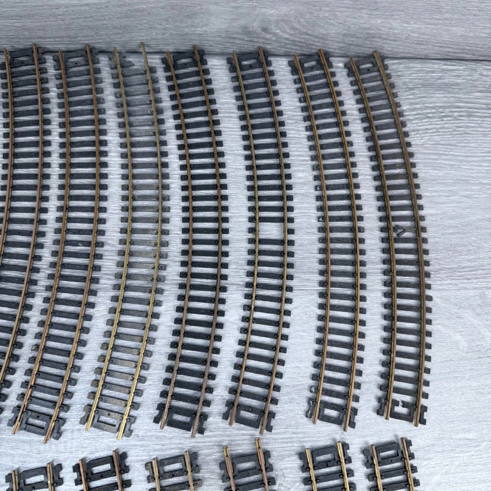 HO Scale TYCO Atlas AHM Vintage Brass Track Lot of 18 Curved Sections R 18" Used - Image 3 of 4