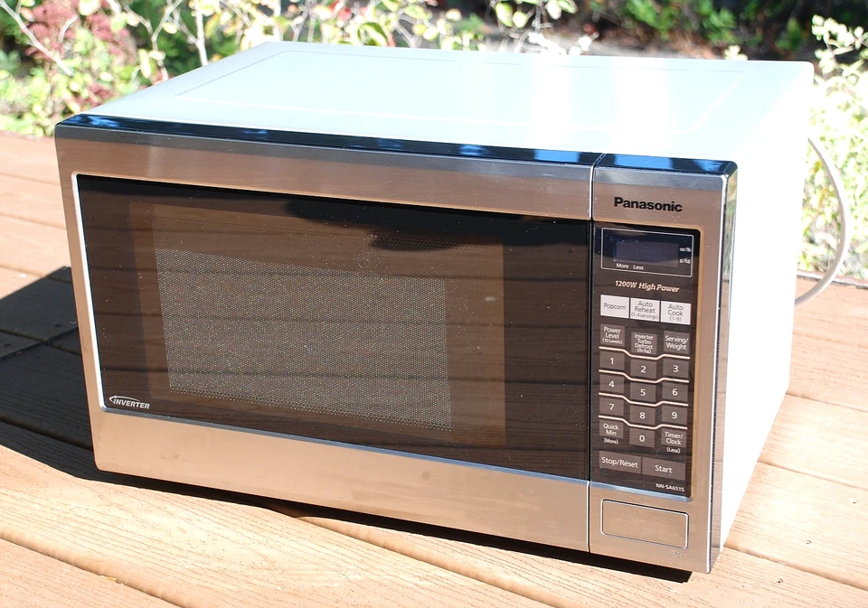 PANASONIC NN-SA651S 1200W Countertop Microwave Oven Stainless Steel 1.2 Cu Ft - Image 4 of 4