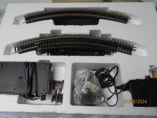 HORNBY OO GAUGE TRAIN SET "FLYING SCOTSMAN" 2 Rail Boxed - Picture 10 of 12