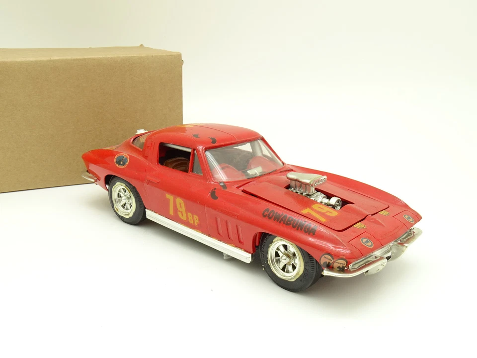 Amt ERTL Modello Montato In Plastica 1/25 - Chevrolet Corvette C2 Supercharged - Immagine 2 di 3