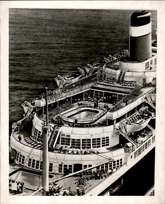 LD265 1960 Original Photo LUXURY CRUISE LINER ILLUSTRATION ART Ship Pool Deck