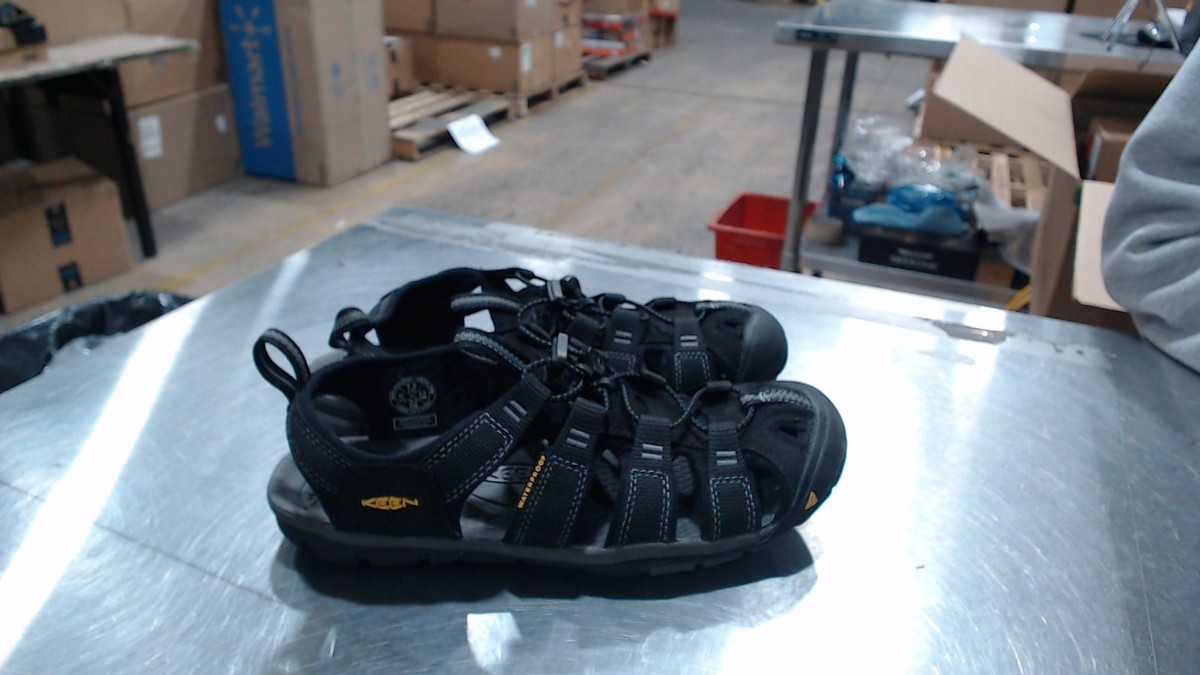KEEN 7 LIKE NEW. WORN ONCE. KEEN Men\'s Clearwater CNX Sandal,Black/Gargoyle,7 M Keen Clearwater CNX Sandals main image 3