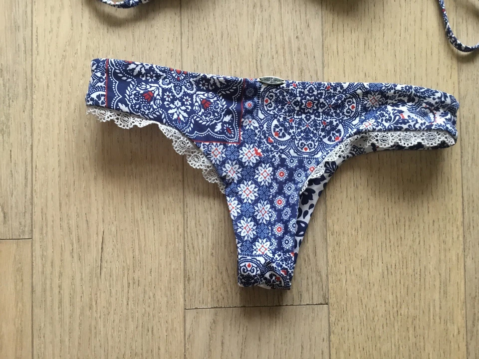 Conjunto de bikini Luli Fama Naughty Girl ondulado con volantes fruncidos azul cachemir brasileño XS Foto 3 de 4