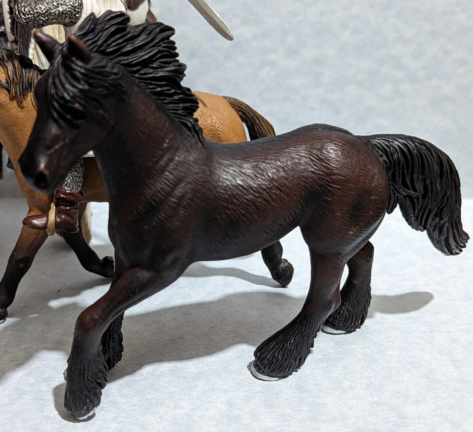 5 JUGUETES ALEMANES SCHLEICH - 2 Caballeros Guerreros Medievales y 3 CABALLOS Modelado de Batalla  Foto 2 de 4