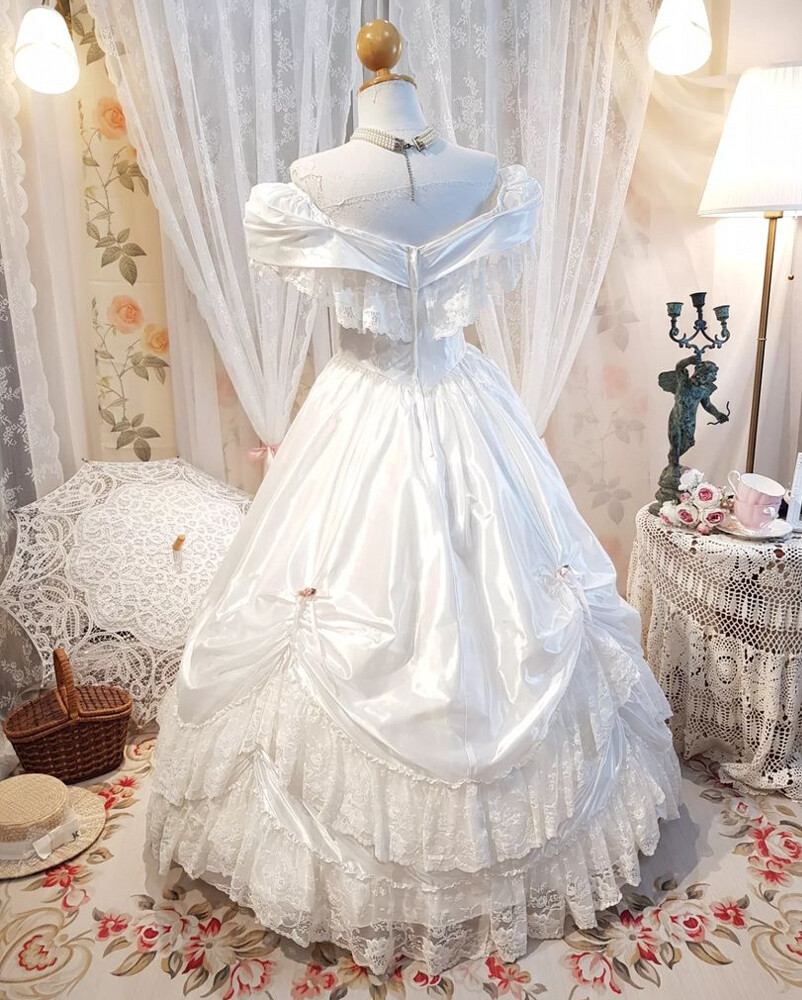 Vintage Satin Wedding Dresses Medieval Cap Sleeves Lace Appliques Bridal  Gowns | eBay