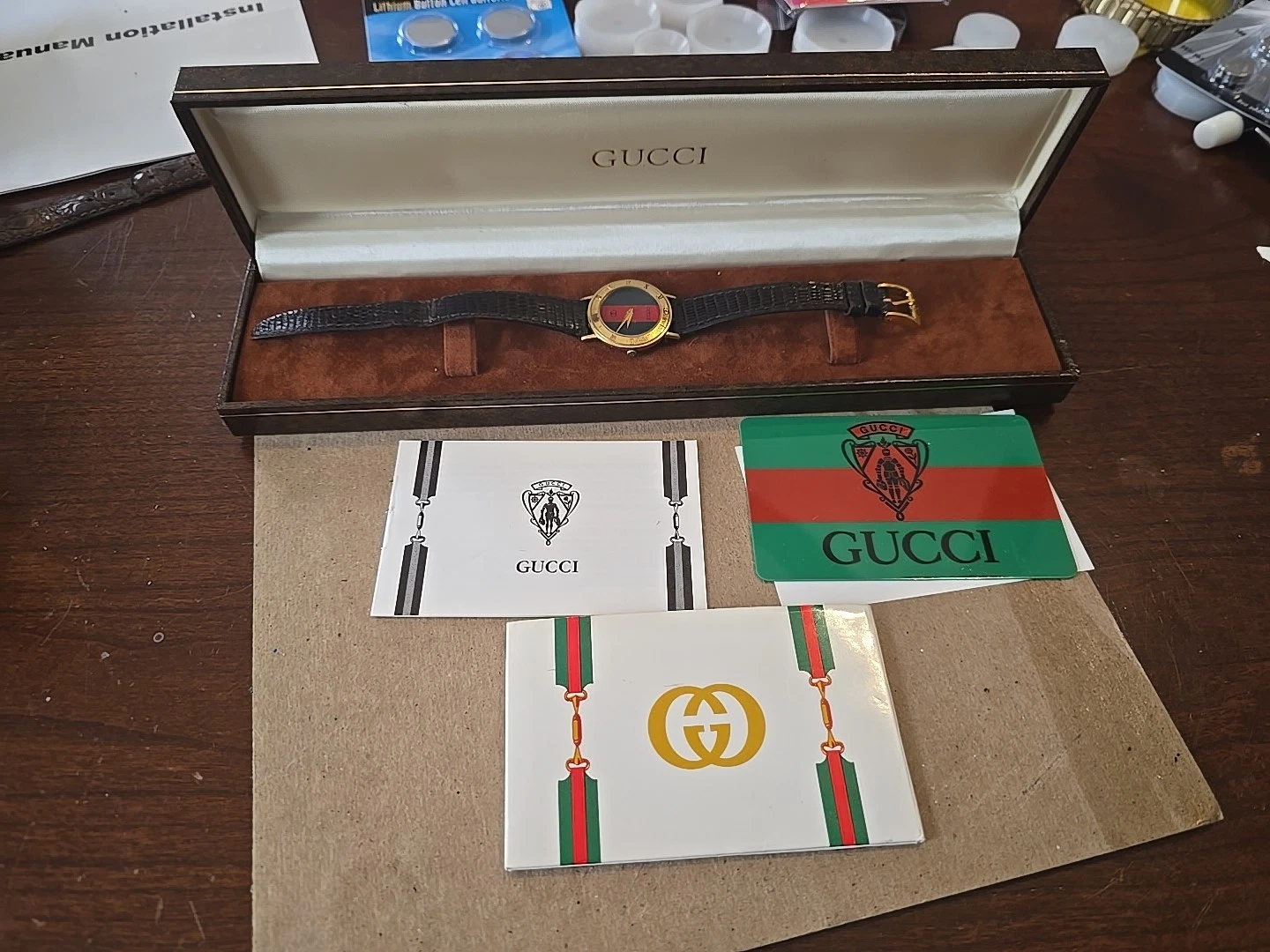 Gucci 3000L Suisse Rouge Vert Romaine Femme Plaqué Or. Ancienne pile neuve 