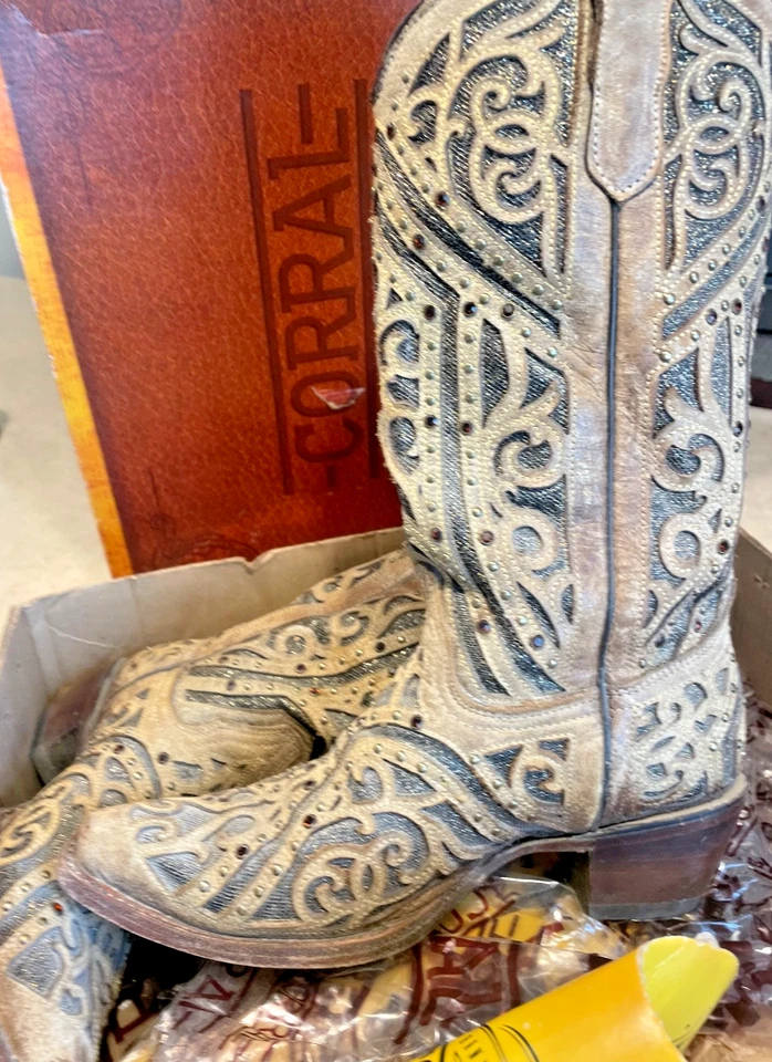 Corral Mujer’s 8 Marrón Tachonado Botas de Montar Bronce Negro Incrustación Estrás Vaquero Foto 2 de 4