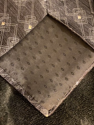 Puritanische Herren Krawatte Hergestellt in den USA 100 % Seide Schwarz Gold Geometrisch Klassisch - Bild 3 von 3