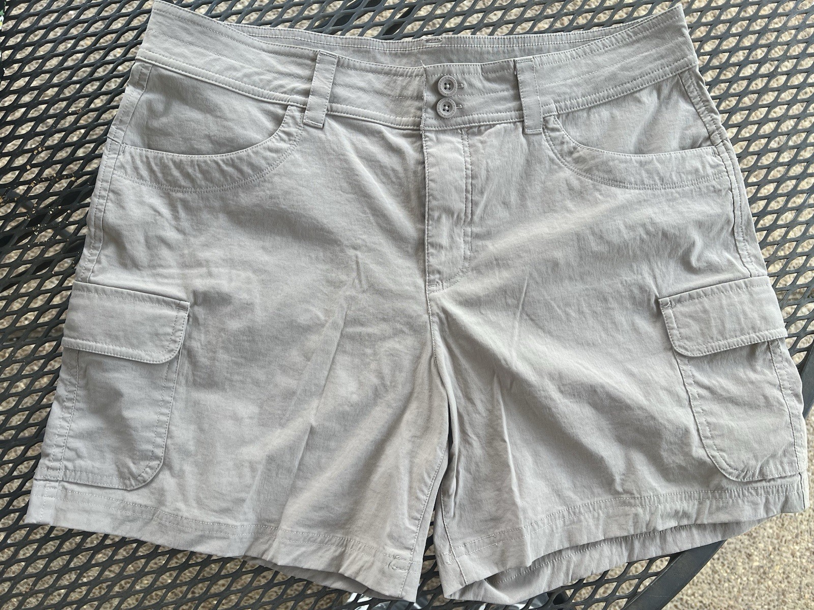 Eddie Bauer TWO (W) Cargo Pocket Summer Trail Shorts Beige And Forrest Green 12