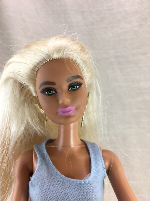 BLE10 3 Barbie Extra Doll 