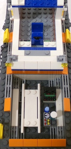 LEGO 2017 City 60167 Coast Guard Head Quarters Set Loose Incomplete - Picture 5 of 7